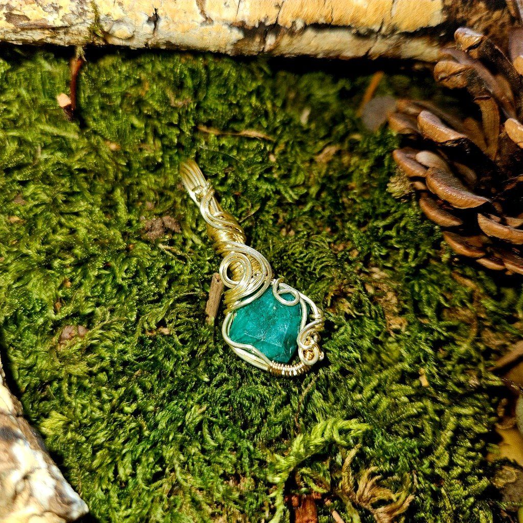 Collection Pierre verte .
Toute les créations des pierres couleurs nature