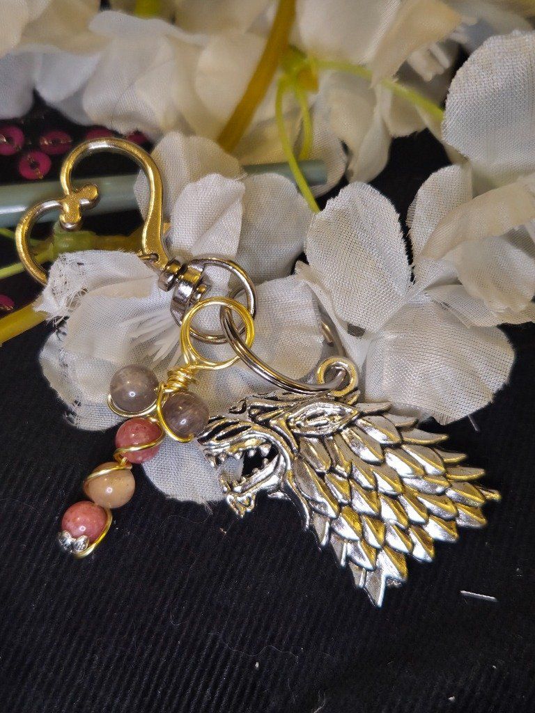 Des colliers, bracelets et pendentifs qui allient élégance et énergie ?

-Perles naturelles – douceur et pureté
-Pierres naturelles – équilibre et vibrations positives

Des créations uniques pour illuminer votre quotidien ou offrir un cadeau