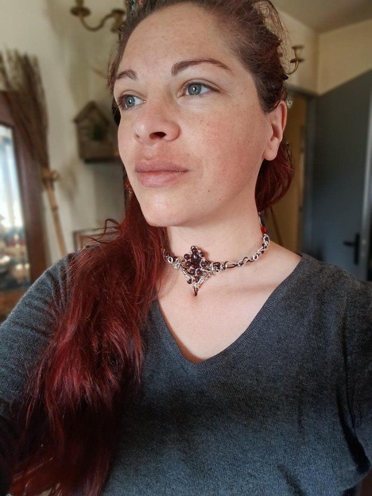 Le diademe en collier grenat argent et or d’angelique