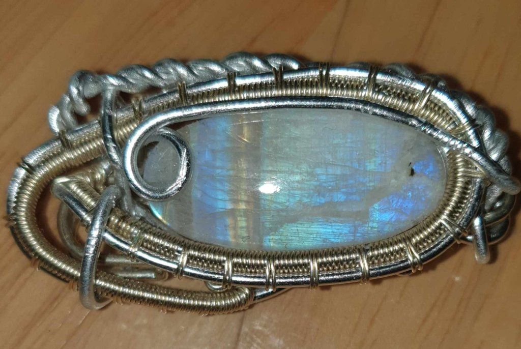 La superbe péristerite broche de melkonie