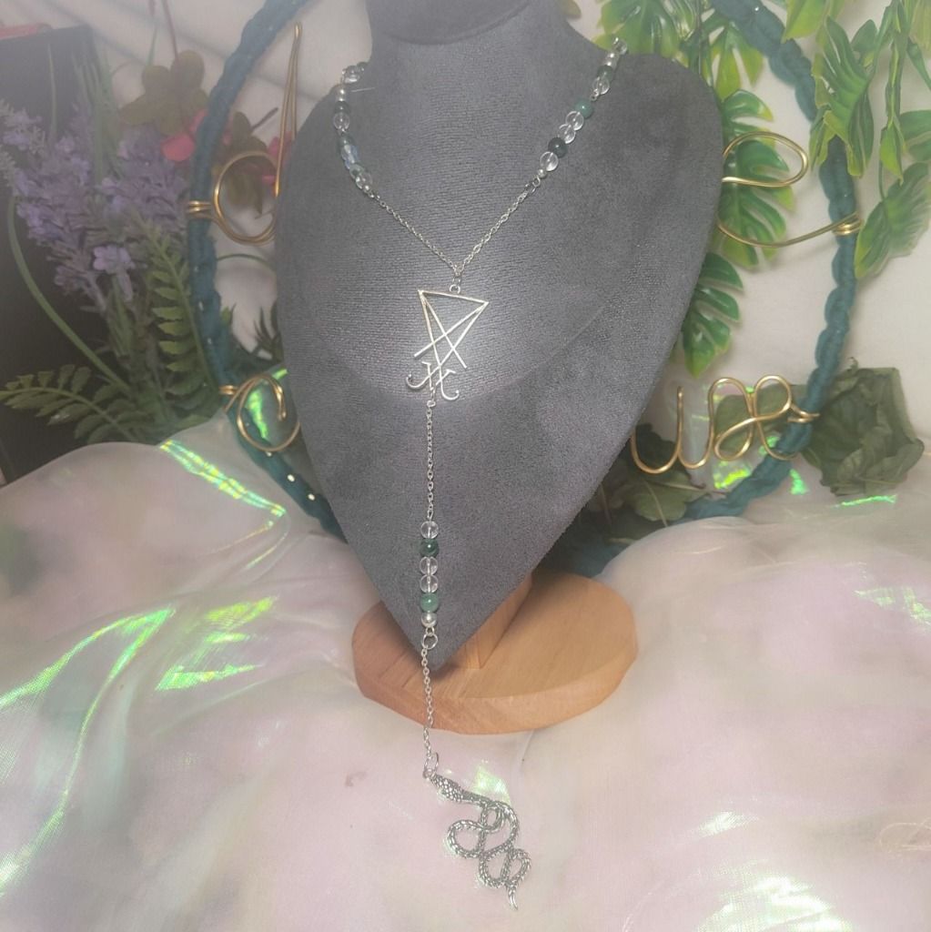 Le Rosaire , un bijoux magique pour la protection , la dévotion et la magie .