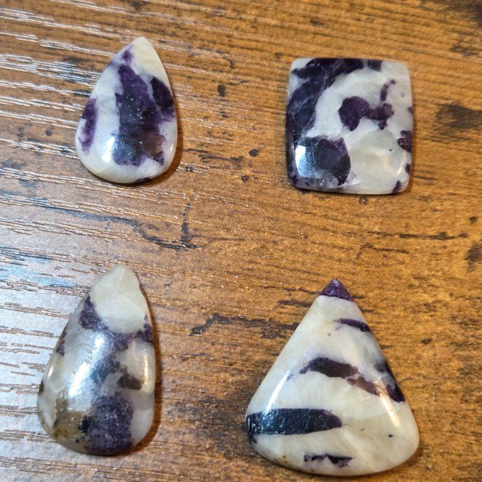 Fluorite violette sur calcite
