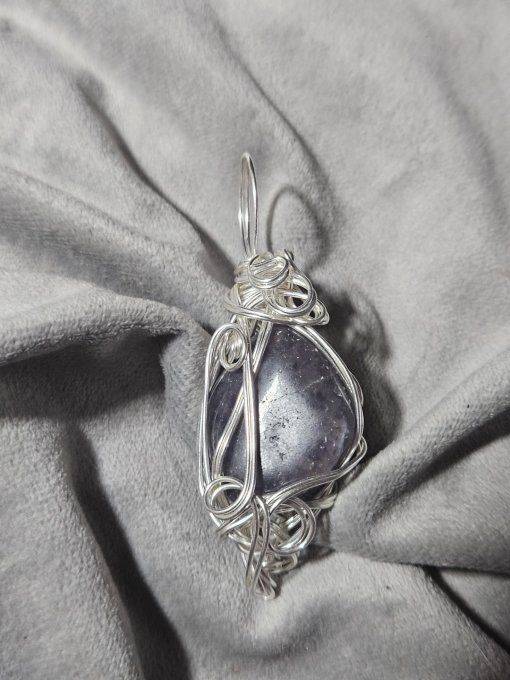 Iolite (Cordierite) –✨ Saphir d'Eau : Pierre de Clarté et de Développement Spirituel✨ 