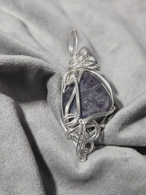 Iolite (Cordierite) –✨ Saphir d'Eau : Pierre de Clarté et de Développement Spirituel✨ 
