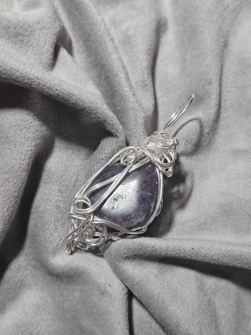 Iolite (Cordierite) –✨ Saphir d'Eau : Pierre de Clarté et de Développement Spirituel✨ 