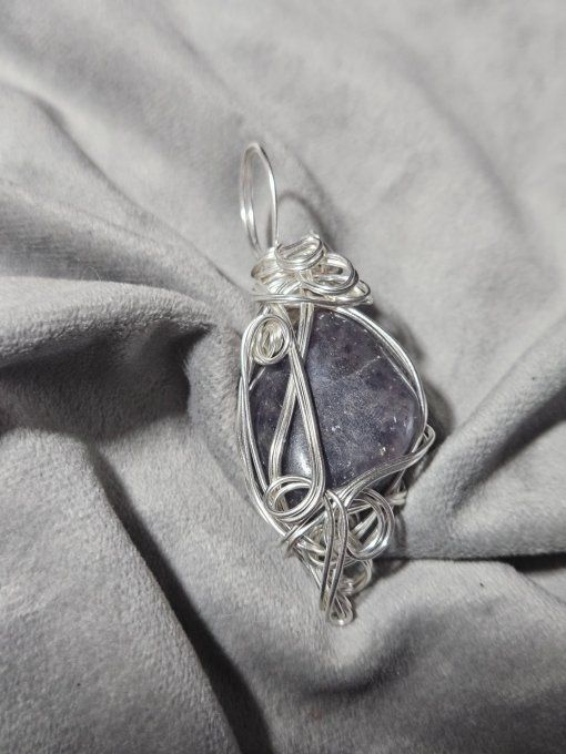 Iolite (Cordierite) –✨ Saphir d'Eau : Pierre de Clarté et de Développement Spirituel✨ 
