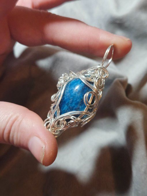 ✨Apatite Bleue – Pierre de Communication & Clarté   ✨ 