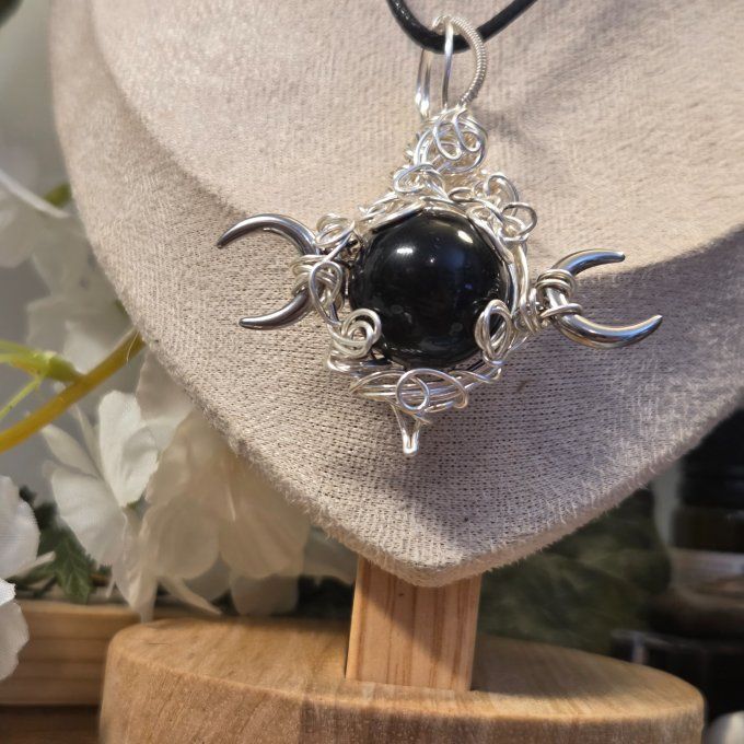 Triple Lune Dark Feminin – Amulette Obsidienne Noire