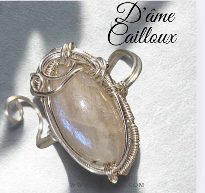 Belomorite , la pierre de lune pêche ✨ - bague Marquise