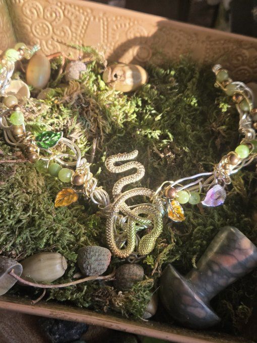 Diadème Colère de Médusa – Collier Péridot Protecteur & Apaisant