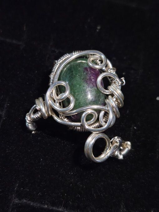 Bague Zoisite Sur rubis ajustable : pierre de transformation
