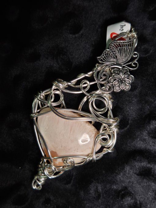 Amulette Scolecite rose ✨douceur d'un cocon