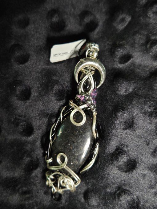  Amulette Nyx – Magie Protectrice   