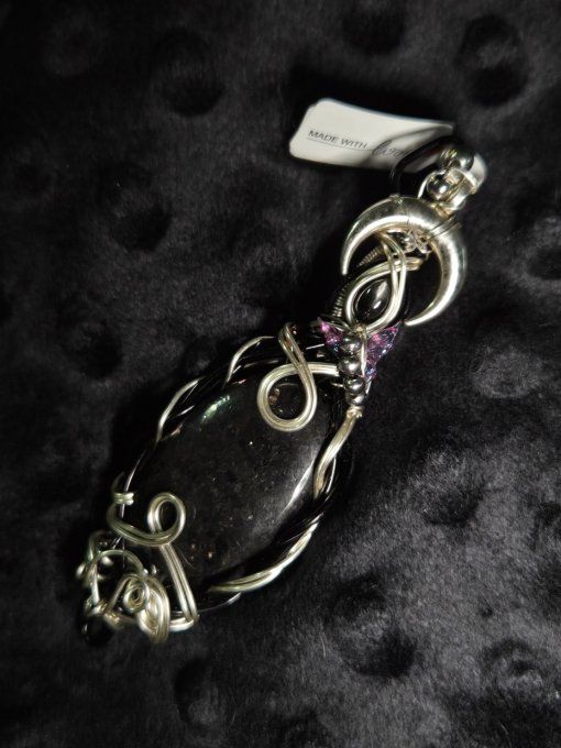  Amulette Nyx – Magie Protectrice   