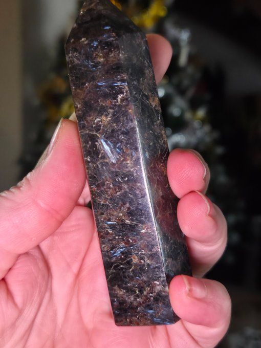 Obélisque – Tour En Arfvedsonite – Manifestation & Force  