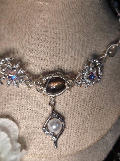 Constellation d'Andromède : collier modulable pierre de soleil noire.