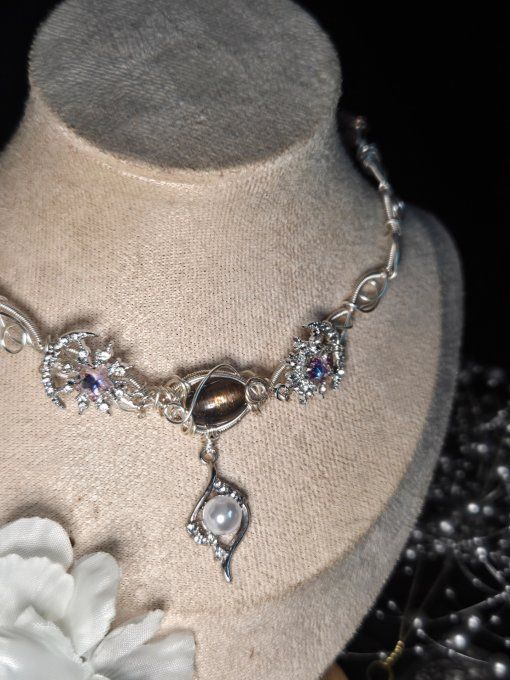 Constellation d'Andromède : collier modulable pierre de soleil noire.