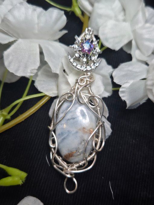 Amulette Scheelite Bleue  – Intuition & Ouverture Spirituelle  