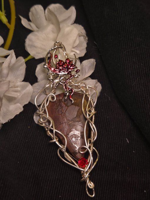 Amulette Lune D’argent  En Bois Fossilisé – Pierre D’Ancrage Et De Stabilité  