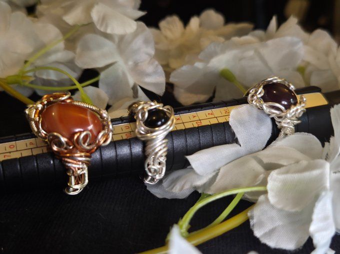 Crée ta bague chevalière -pierre , taille , couleur .