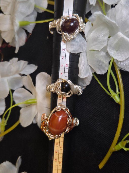 Crée ta bague chevalière -pierre , taille , couleur .