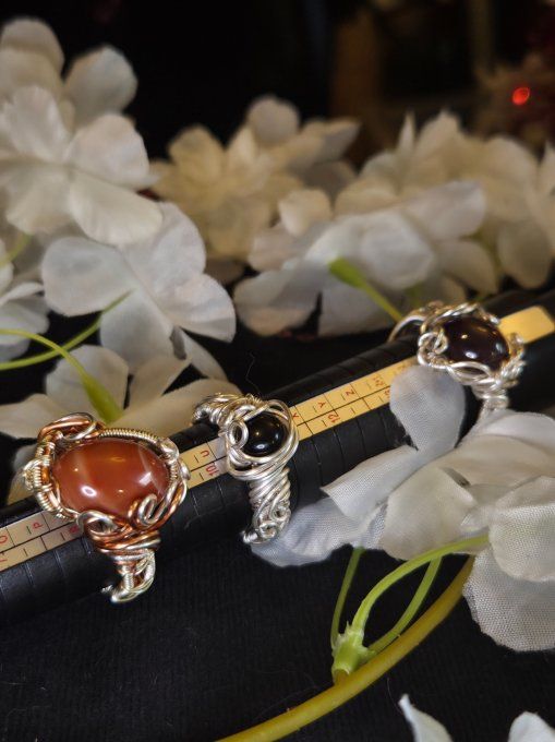 Crée ta bague chevalière -pierre , taille , couleur .