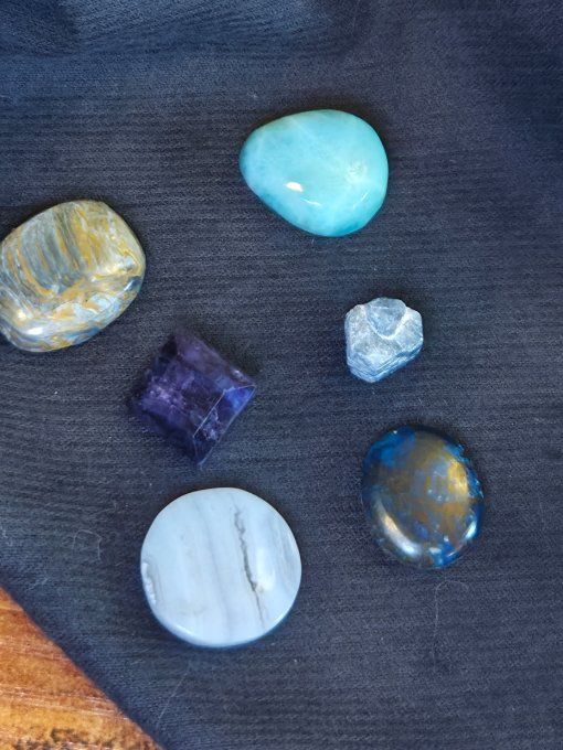 Crée ta bague chevalière -pierre , taille , couleur .