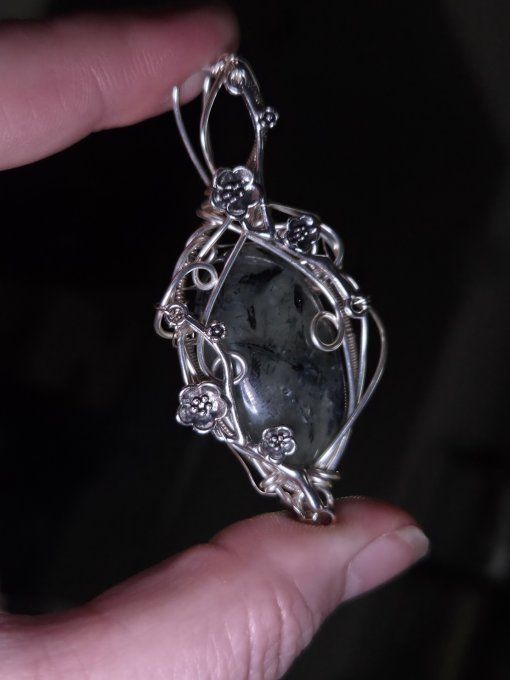 Pendentif Phrénite – Apaisement, Protection & Sérénité