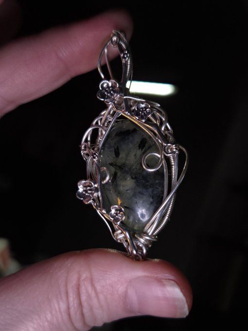 Pendentif Phrénite – Apaisement, Protection & Sérénité