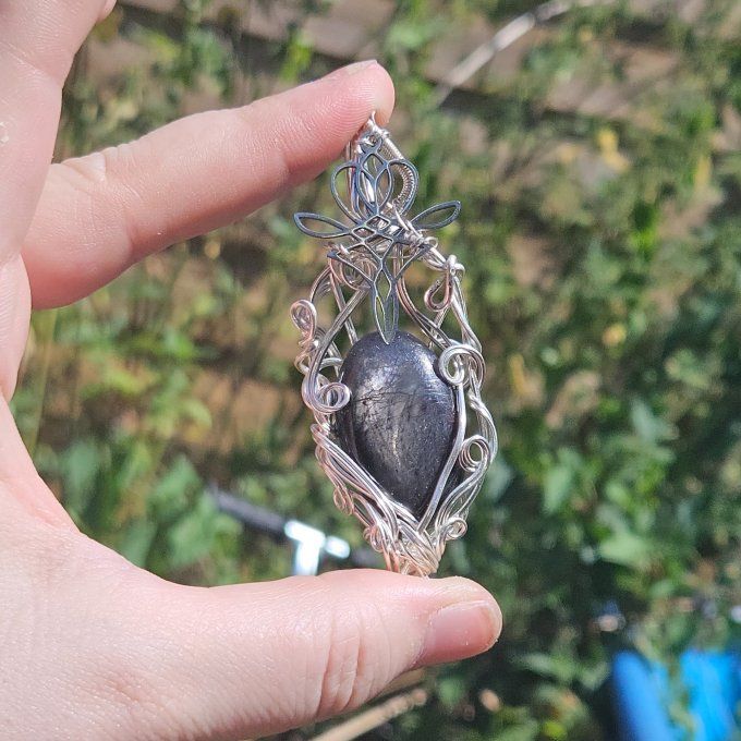Amulette Iolite gemme pierre de soleil☀️