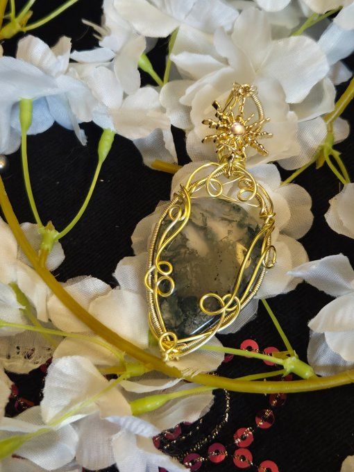 Pendentif En Agate Mousse – Connexion, Renouveau & Sérénité  