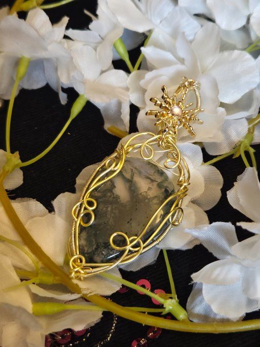 Pendentif En Agate Mousse – Connexion, Renouveau & Sérénité  