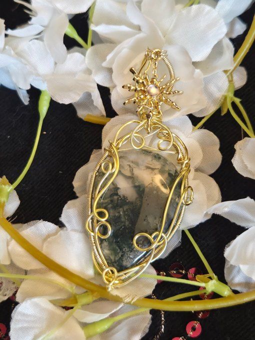 Pendentif En Agate Mousse – Connexion, Renouveau & Sérénité  