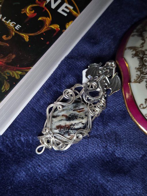 Pendentif amulette en Astrophyllite 