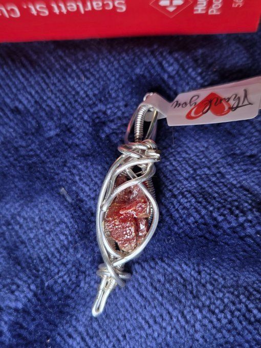 Pendentif Vanadinite✨Énergie et passion