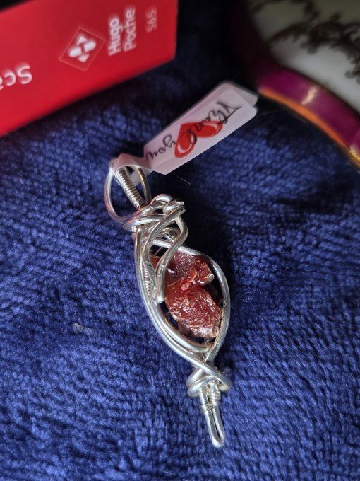 Pendentif Vanadinite✨Énergie et passion