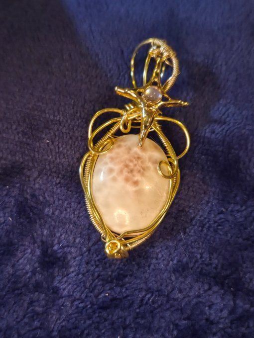 Amulette Natrolite- Éveil Spirituel Et Clarté Intérieure  