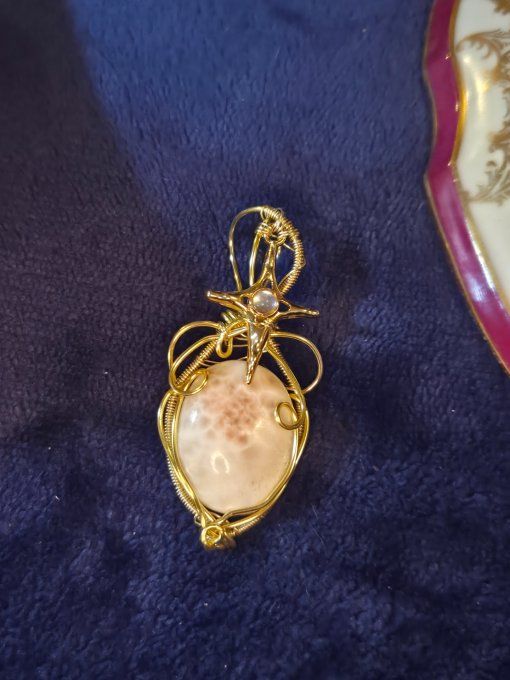 Amulette Natrolite- Éveil Spirituel Et Clarté Intérieure  