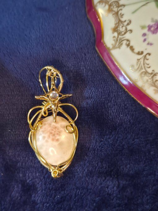 Amulette Natrolite- Éveil Spirituel Et Clarté Intérieure  