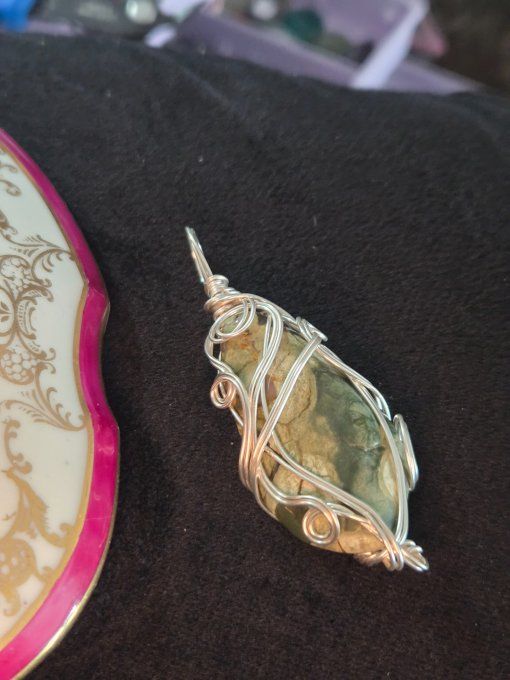 Pendentif Pomme Poison en Jaspe Rhyolite (Jaspe Rainforest