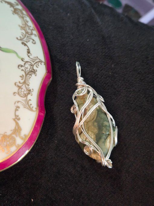 Pendentif Pomme Poison en Jaspe Rhyolite (Jaspe Rainforest