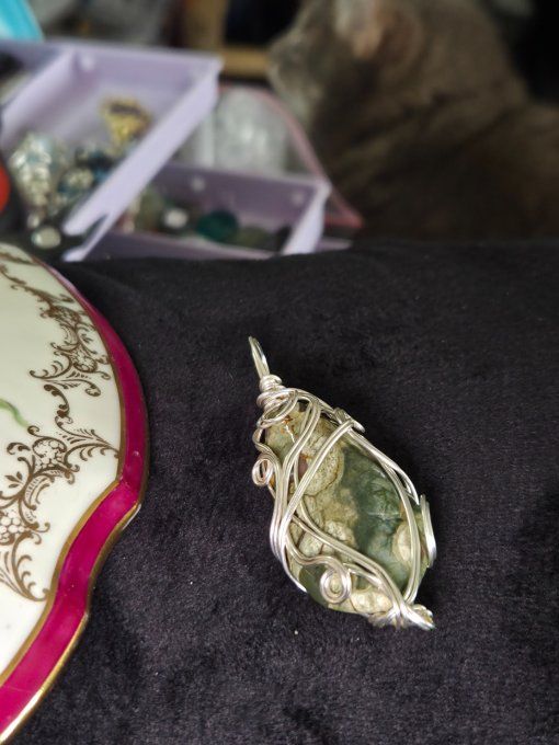 Pendentif Pomme Poison en Jaspe Rhyolite (Jaspe Rainforest