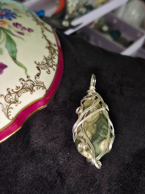 Pendentif Pomme Poison en Jaspe Rhyolite (Jaspe Rainforest