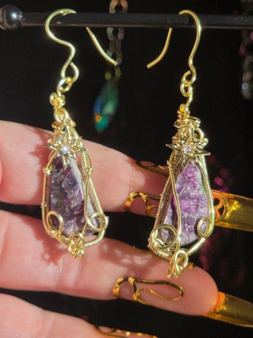 Boucle d’oreilles Kämmerite Brut Or.