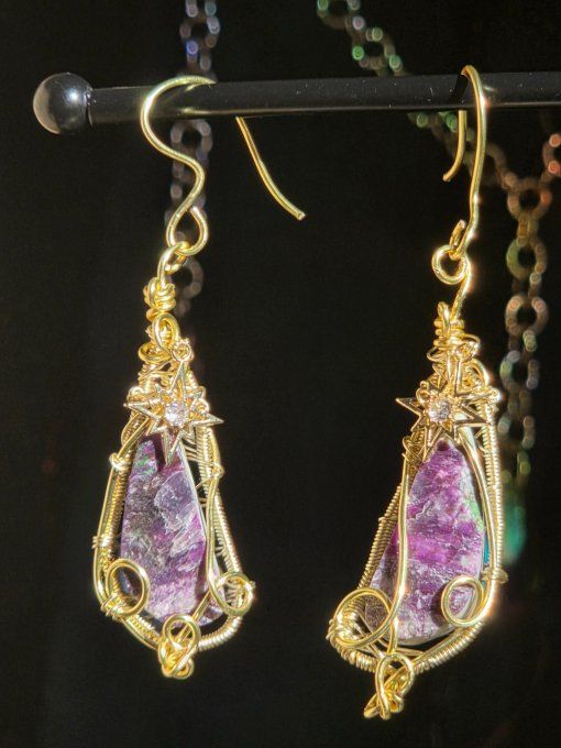 Boucle d’oreilles Kämmerite Brut Or.