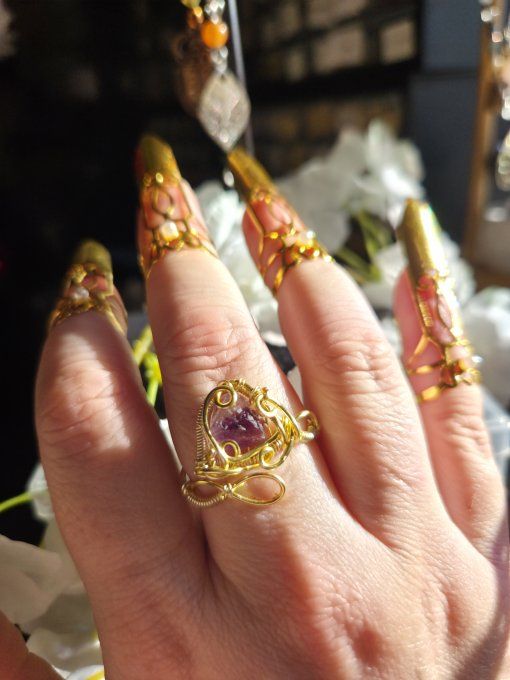 Bague fluorite brut :Équilibre Et Vitalité .