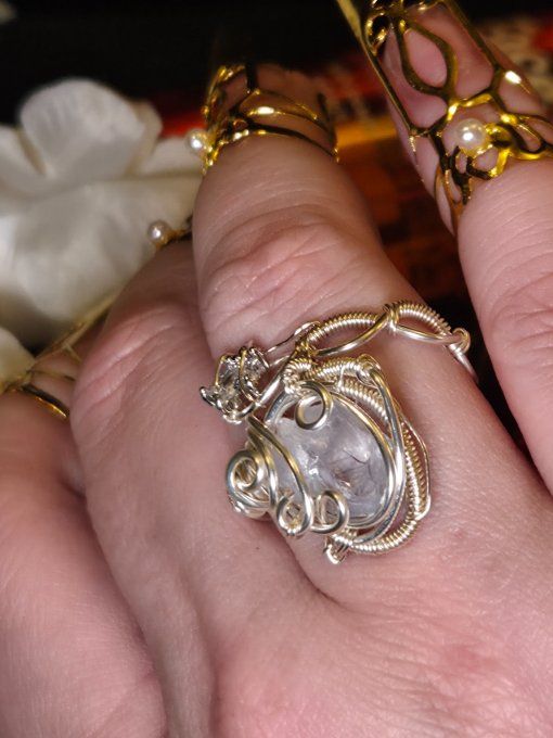 Bague celestite : apaisement et Reconfort .