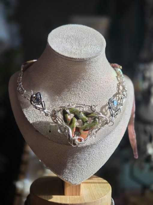 Collier unakite triketra 