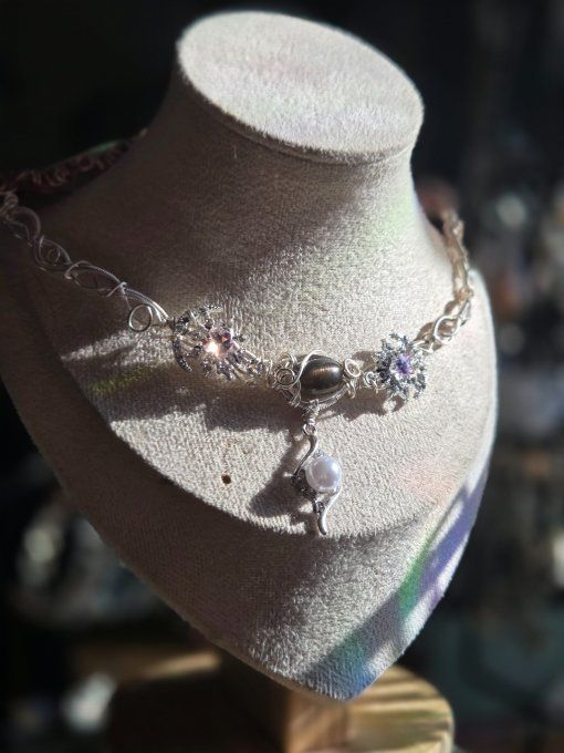 Constellation d'Andromède  : collier modulable pierre de soleil noire.