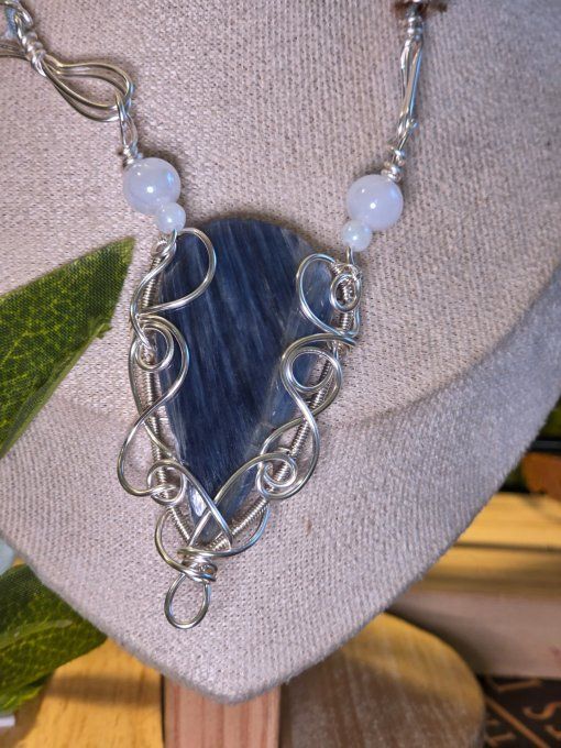  Pendentif Cyanite ✨  Clarté & d’Équilibre✨